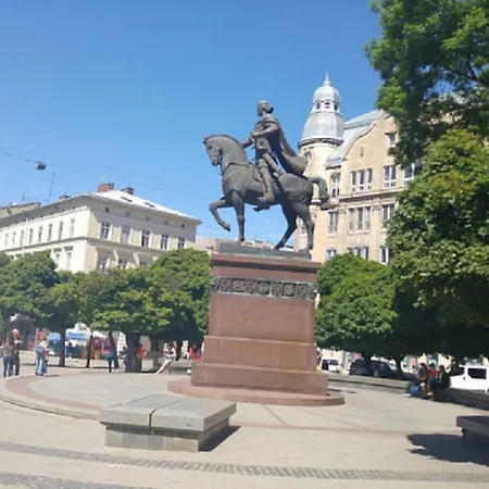 Apartment Smart Apartments: Lviv, Steps From Opera House